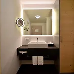 Отель Laaxerhof