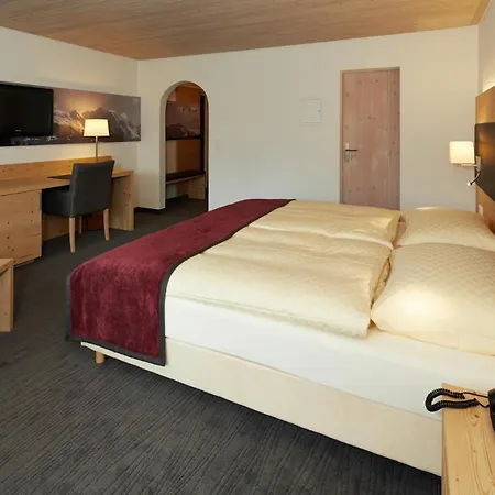 Отель Laaxerhof