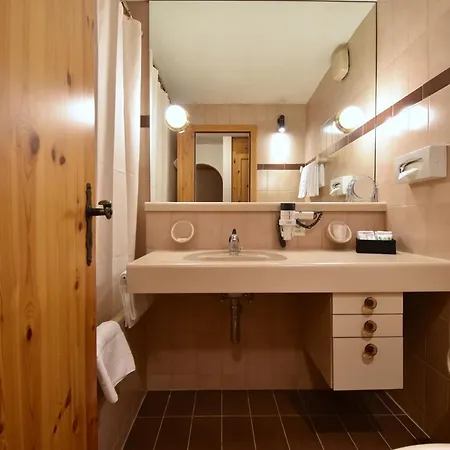 Hotel Laaxerhof 4*