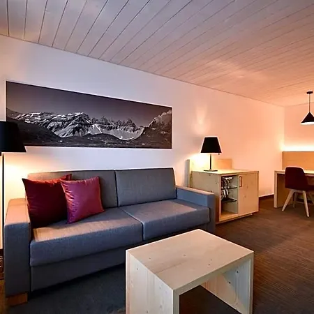 Hotel Laaxerhof 4*