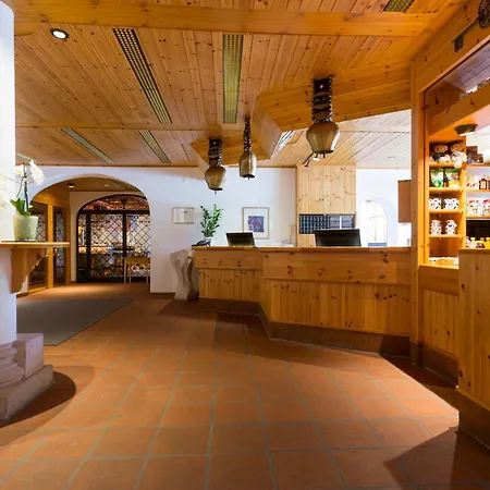 Отель Laaxerhof Лакс